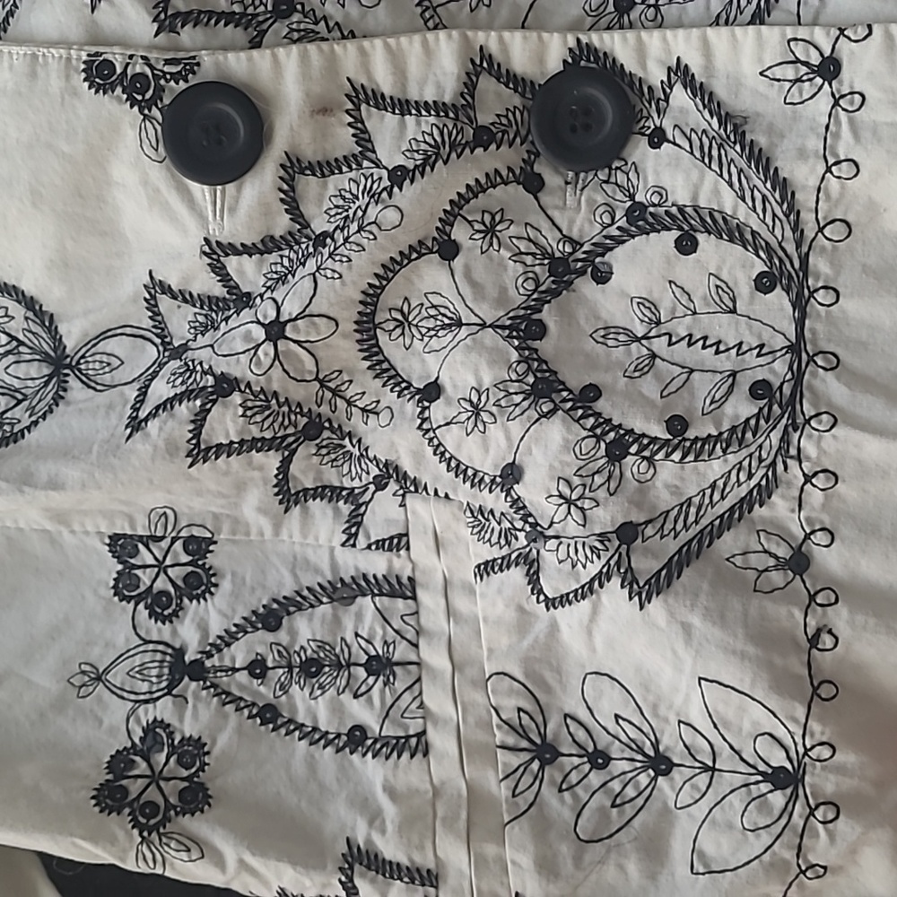Embroidered and Sequined Jacket - Picture 12 of 16